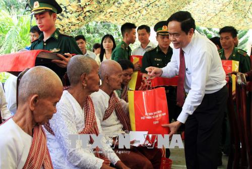 Chủ tịch Ủy ban Trung ương MTTQ Việt Nam thăm và tặng quà Tết tại An Giang ảnh 2